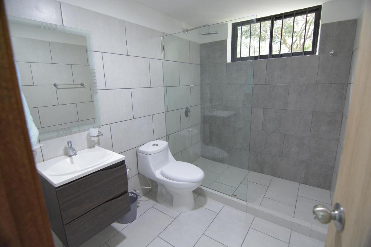 Apartamentos Amoblados Laureles Estadio Medellin Casa Margarita المظهر الخارجي الصورة